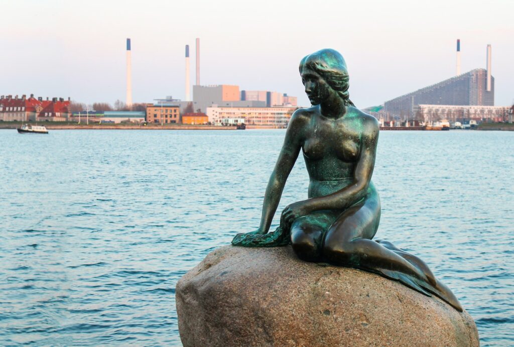 the-little-mermaid-statue-free-walking-tour-copenhagen